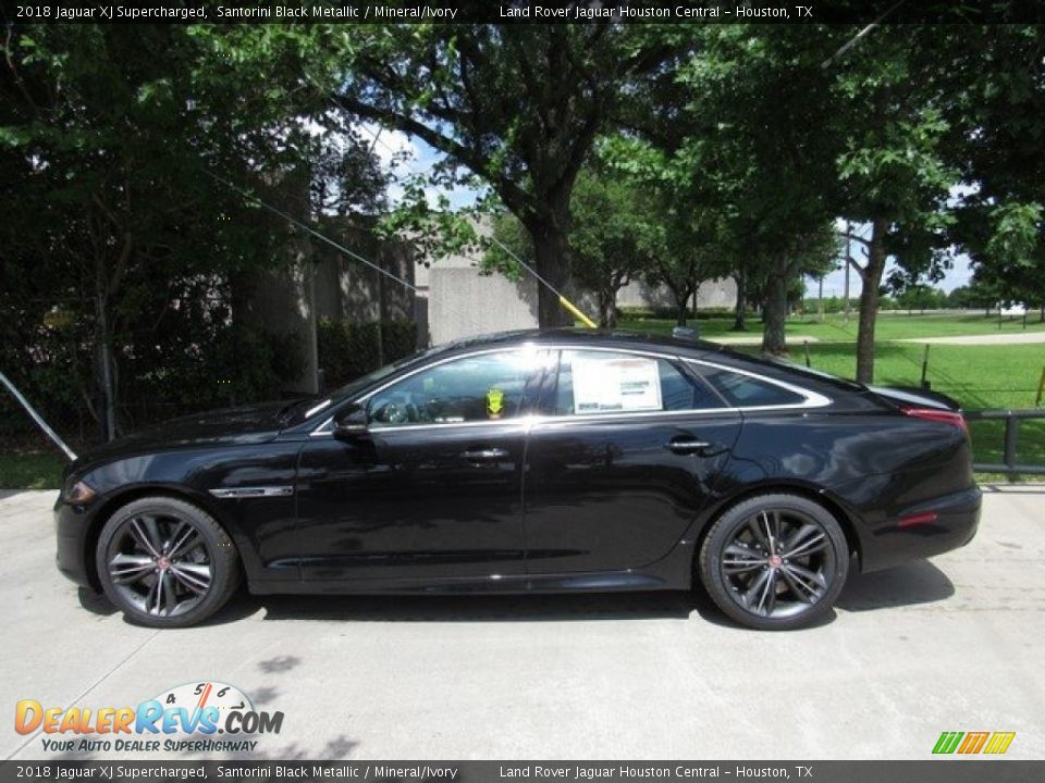 2018 Jaguar XJ Supercharged Santorini Black Metallic / Mineral/Ivory Photo #11