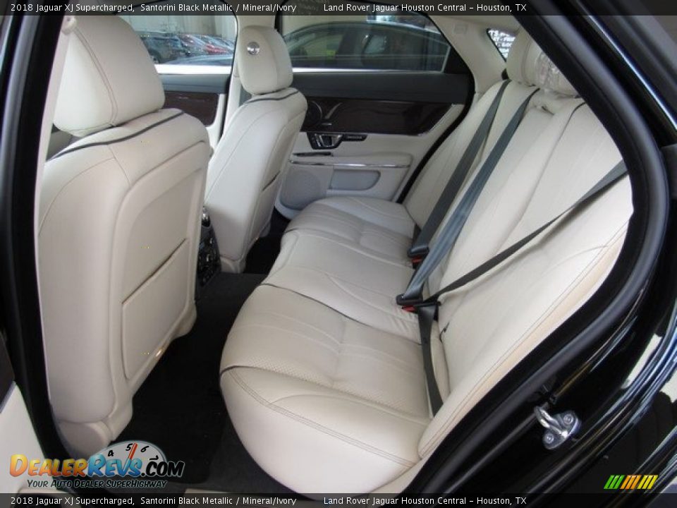 2018 Jaguar XJ Supercharged Santorini Black Metallic / Mineral/Ivory Photo #13