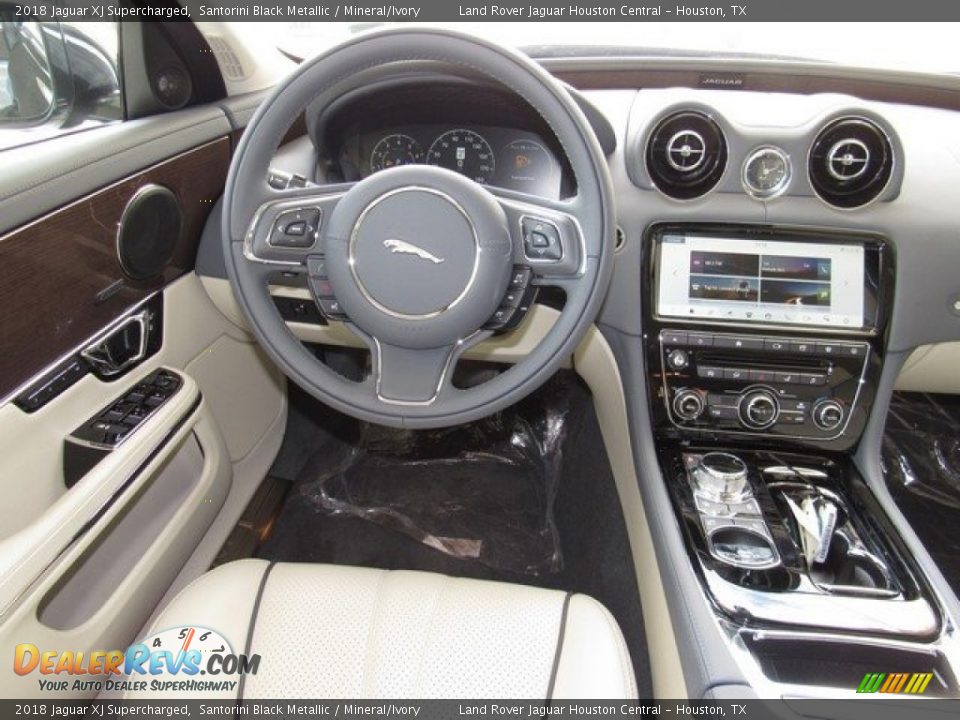 2018 Jaguar XJ Supercharged Santorini Black Metallic / Mineral/Ivory Photo #14