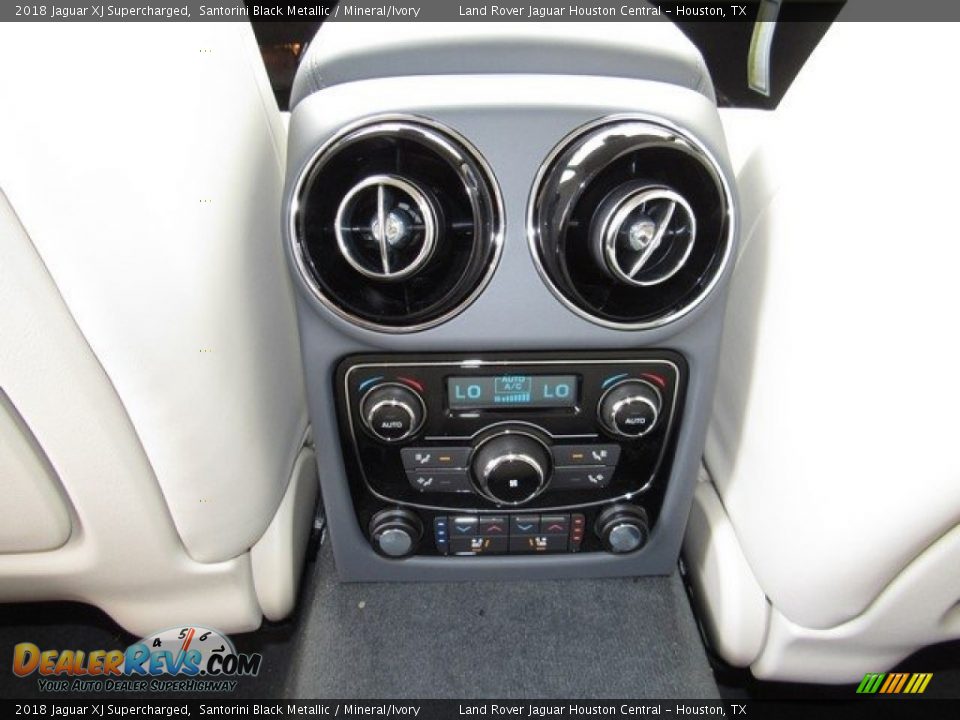 2018 Jaguar XJ Supercharged Santorini Black Metallic / Mineral/Ivory Photo #16