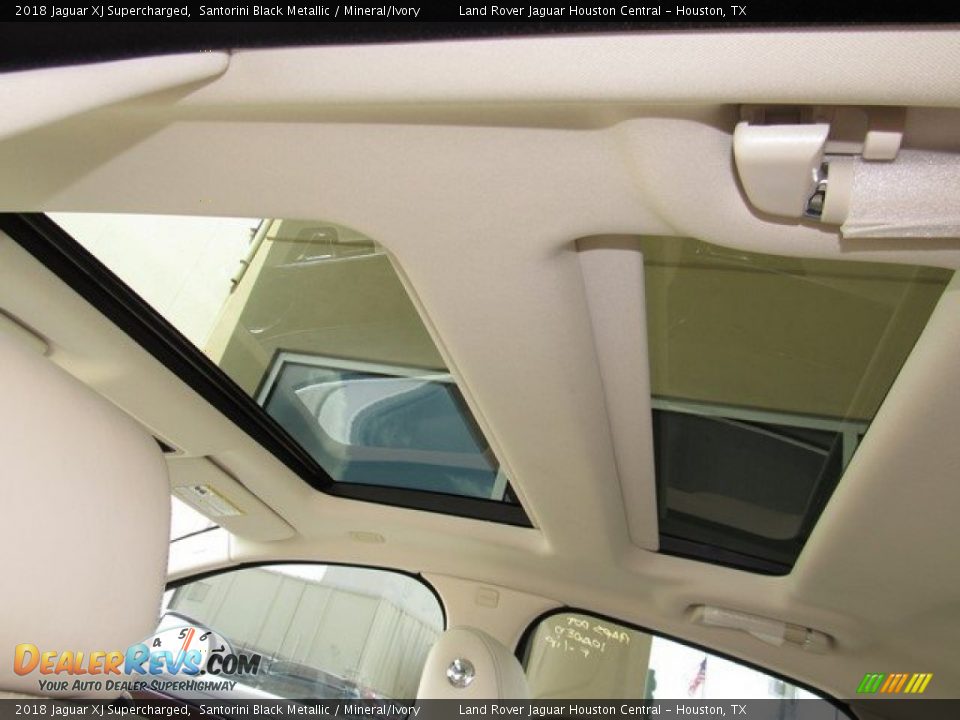 2018 Jaguar XJ Supercharged Santorini Black Metallic / Mineral/Ivory Photo #17