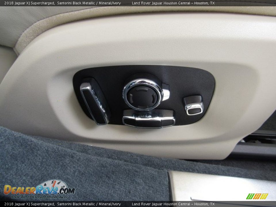 2018 Jaguar XJ Supercharged Santorini Black Metallic / Mineral/Ivory Photo #20