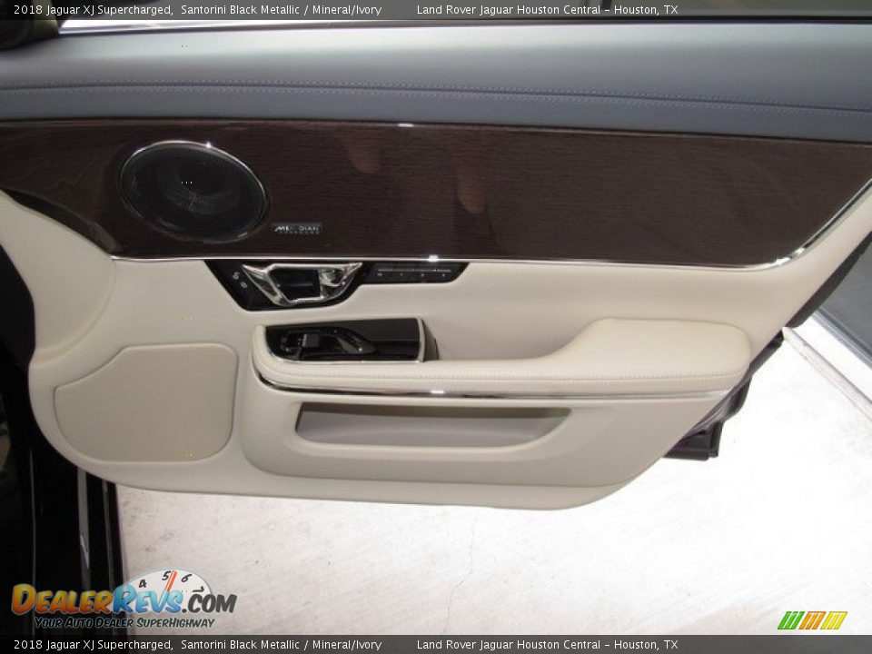 2018 Jaguar XJ Supercharged Santorini Black Metallic / Mineral/Ivory Photo #21