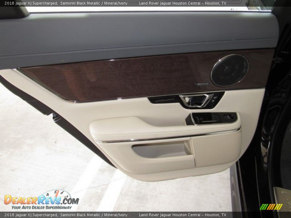 2018 Jaguar XJ Supercharged Santorini Black Metallic / Mineral/Ivory Photo #23