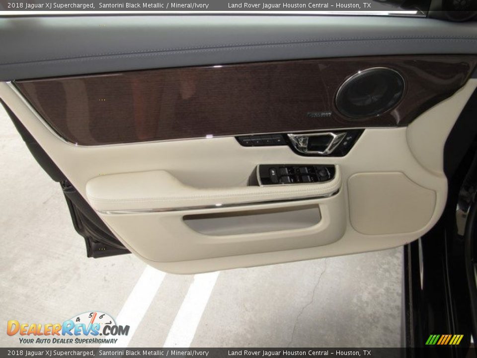 2018 Jaguar XJ Supercharged Santorini Black Metallic / Mineral/Ivory Photo #24