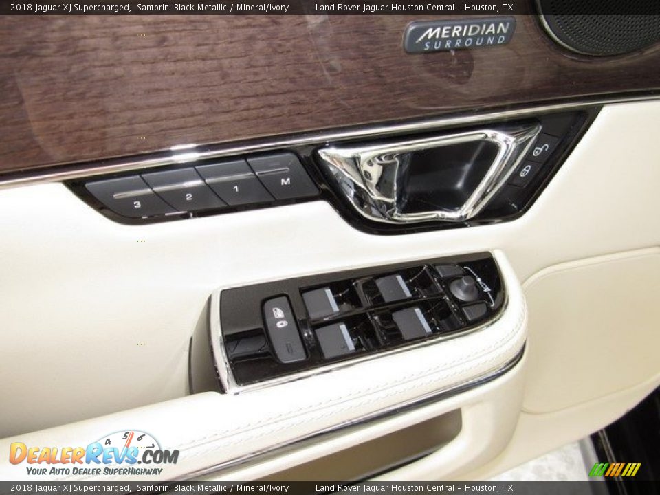 2018 Jaguar XJ Supercharged Santorini Black Metallic / Mineral/Ivory Photo #25