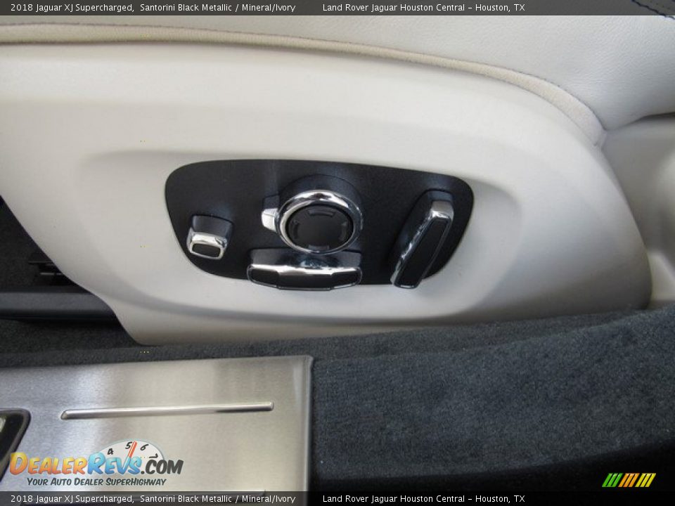 2018 Jaguar XJ Supercharged Santorini Black Metallic / Mineral/Ivory Photo #26