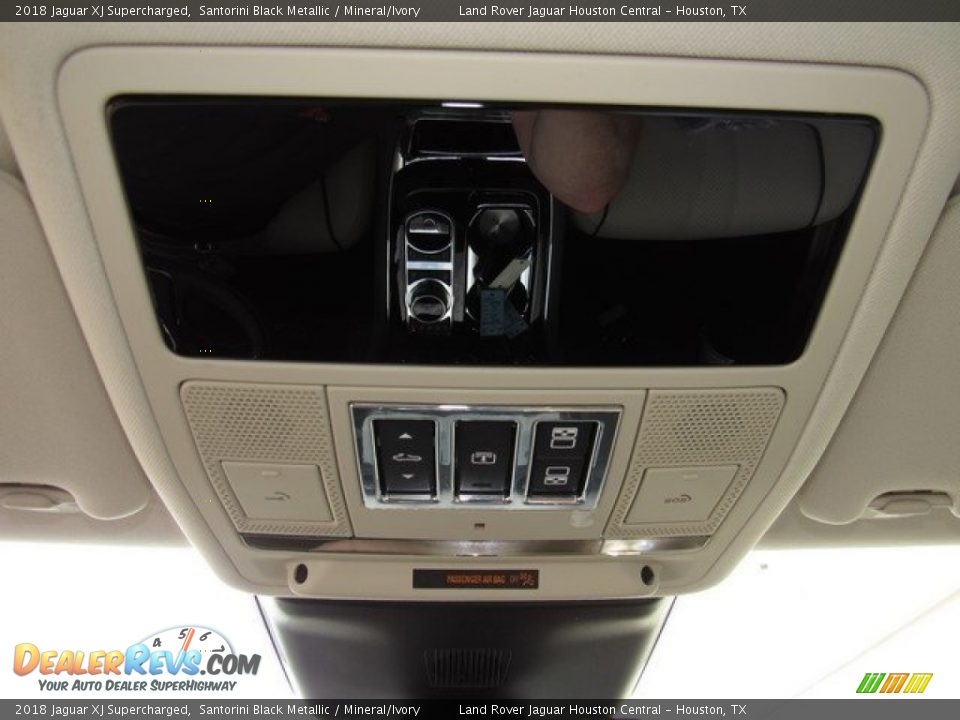 2018 Jaguar XJ Supercharged Santorini Black Metallic / Mineral/Ivory Photo #36