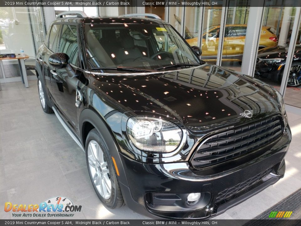 Front 3/4 View of 2019 Mini Countryman Cooper S All4 Photo #1