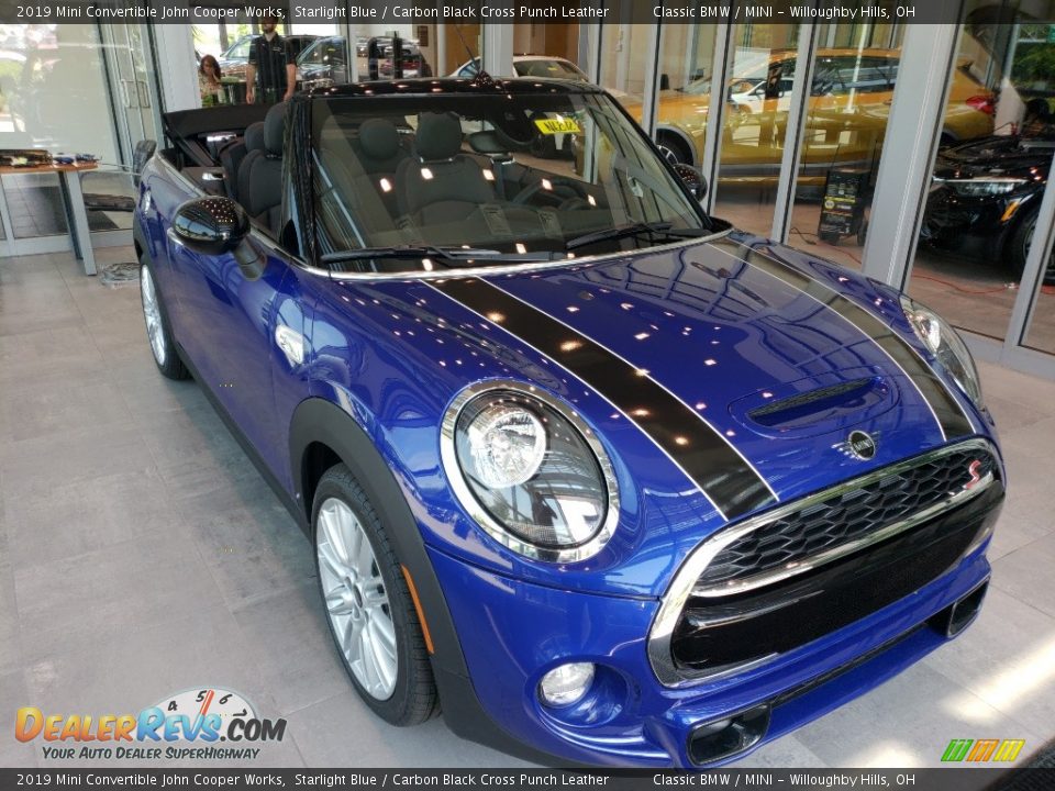 Front 3/4 View of 2019 Mini Convertible John Cooper Works Photo #1
