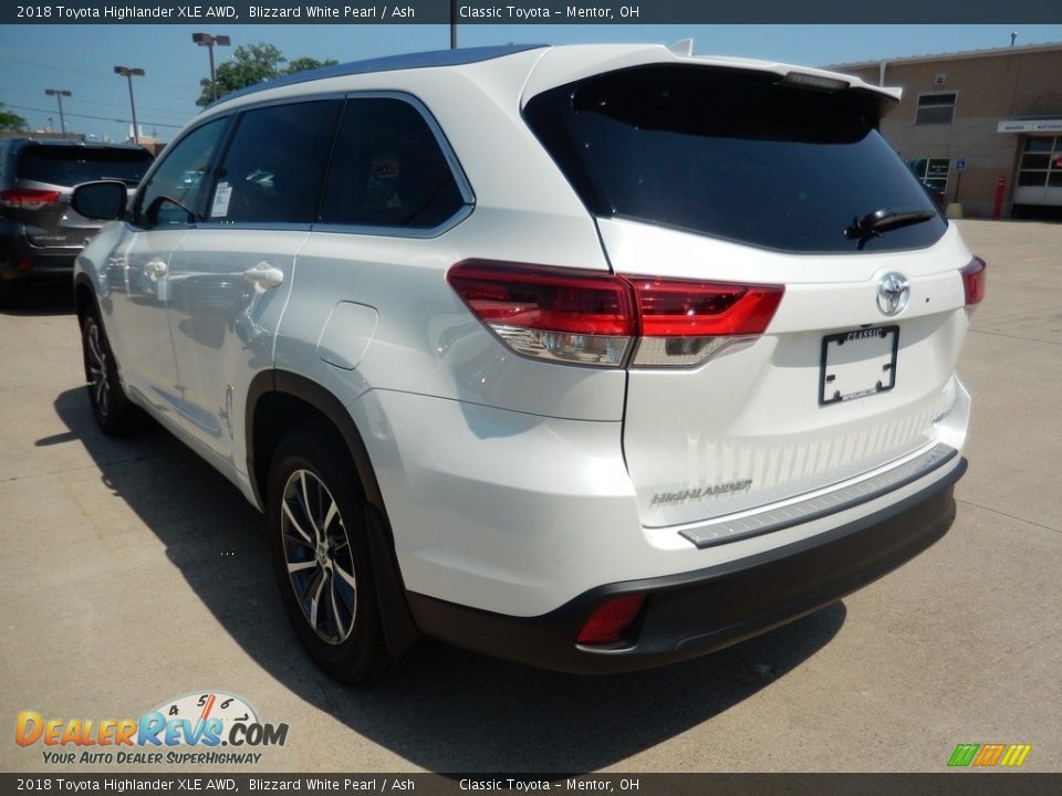 2018 Toyota Highlander XLE AWD Blizzard White Pearl / Ash Photo #2