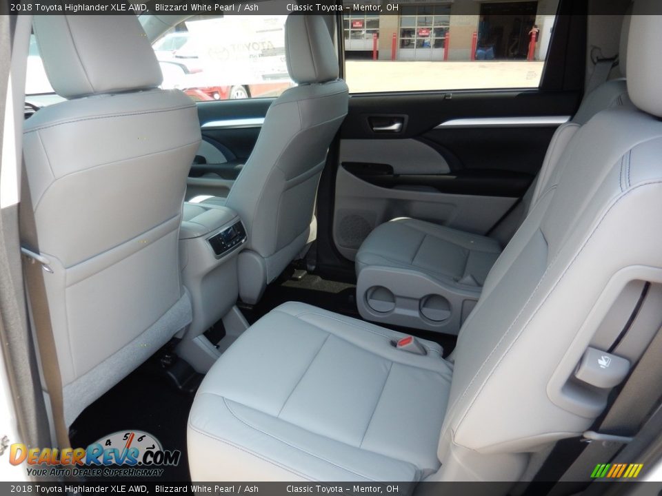 2018 Toyota Highlander XLE AWD Blizzard White Pearl / Ash Photo #4