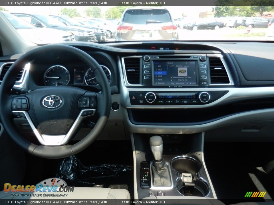 2018 Toyota Highlander XLE AWD Blizzard White Pearl / Ash Photo #5