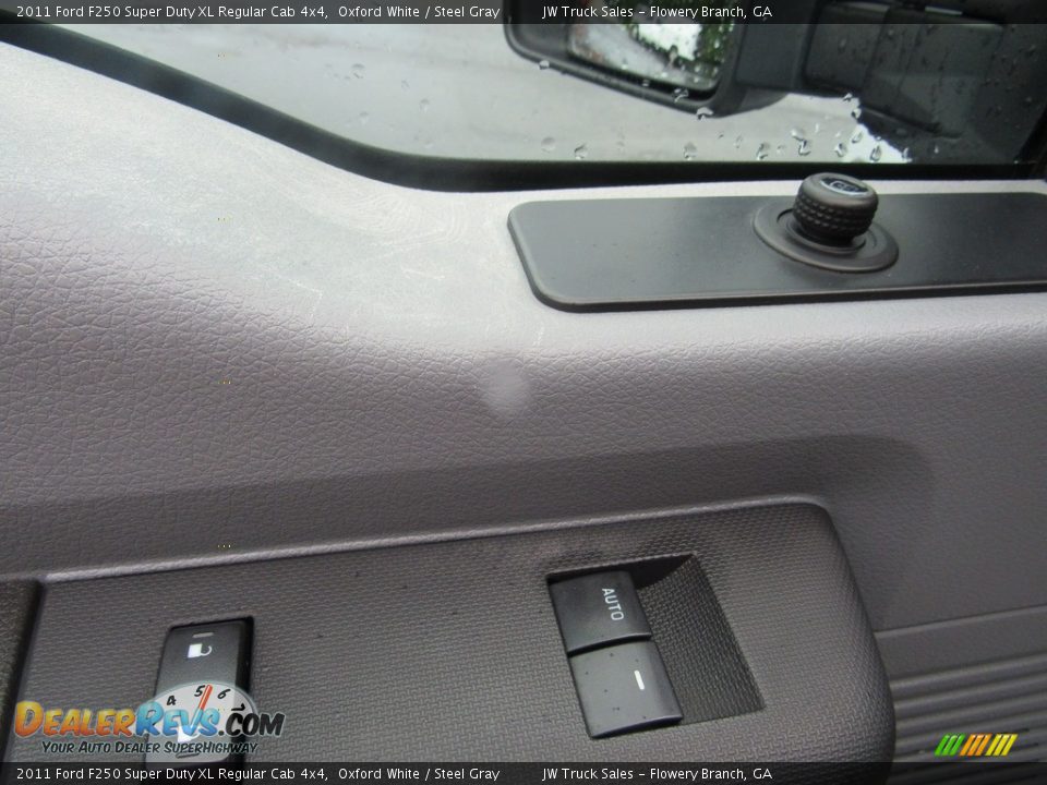 2011 Ford F250 Super Duty XL Regular Cab 4x4 Oxford White / Steel Gray Photo #21
