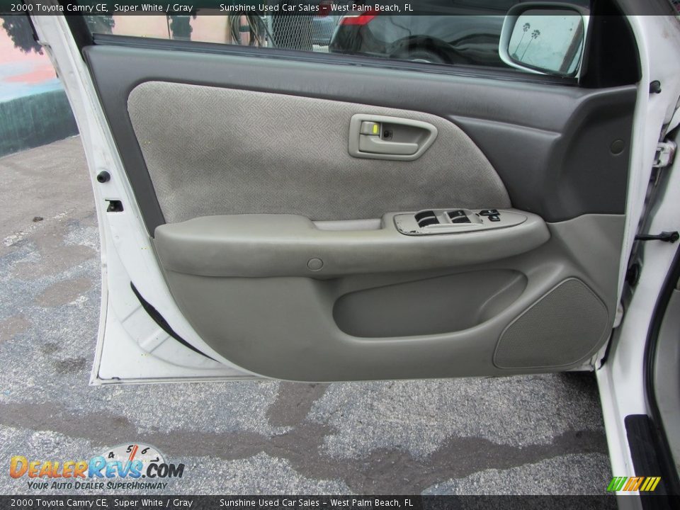 2000 Toyota Camry CE Super White / Gray Photo #9