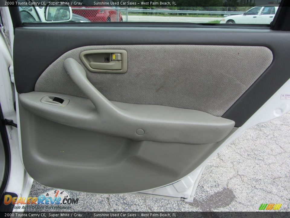 2000 Toyota Camry CE Super White / Gray Photo #17