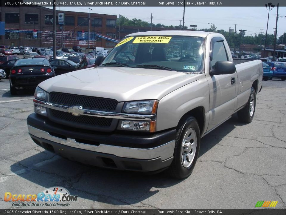 2005 Chevrolet Silverado 1500 Regular Cab Silver Birch Metallic / Dark Charcoal Photo #13