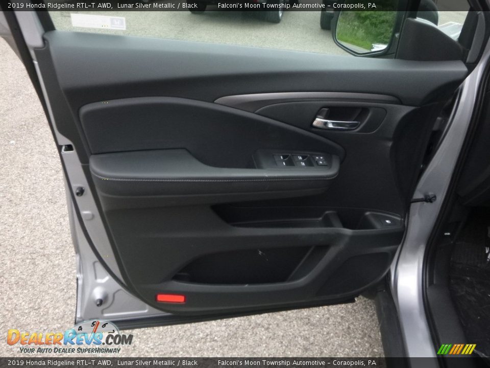 Door Panel of 2019 Honda Ridgeline RTL-T AWD Photo #11