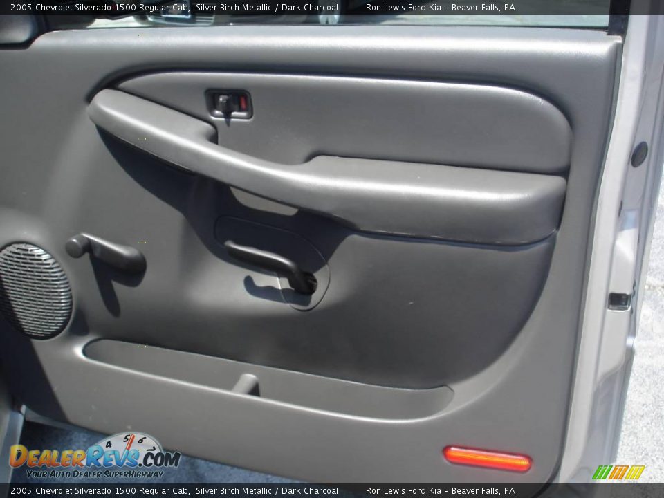 2005 Chevrolet Silverado 1500 Regular Cab Silver Birch Metallic / Dark Charcoal Photo #18