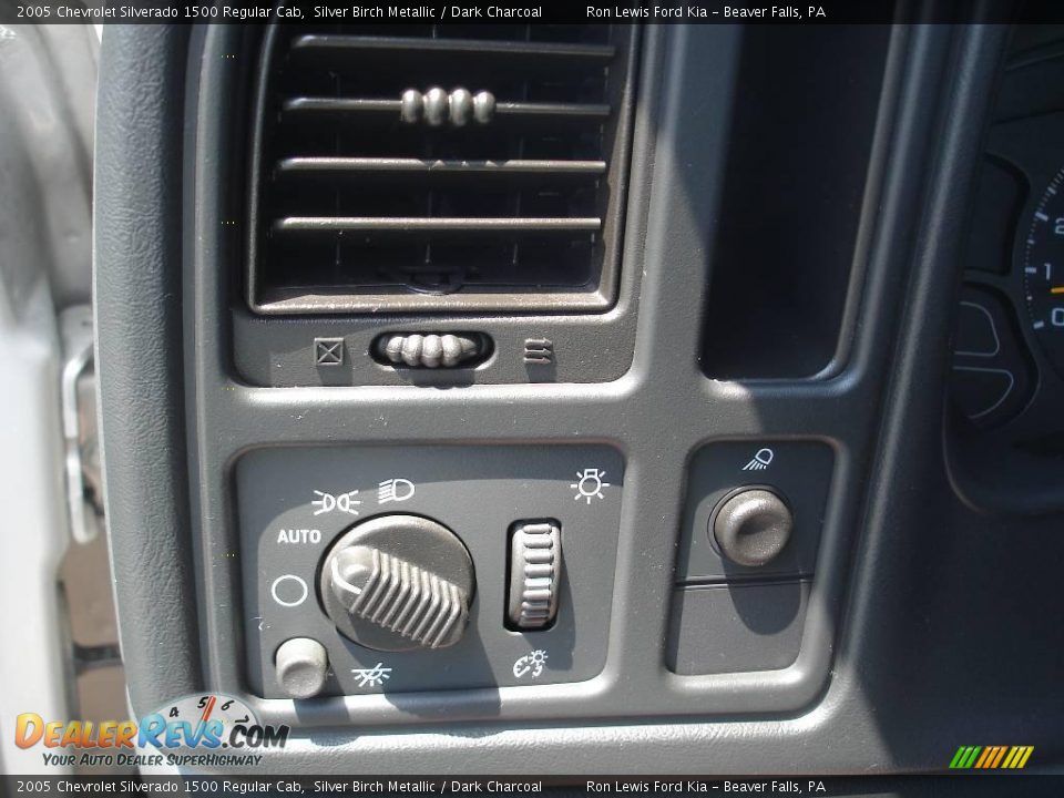 2005 Chevrolet Silverado 1500 Regular Cab Silver Birch Metallic / Dark Charcoal Photo #23