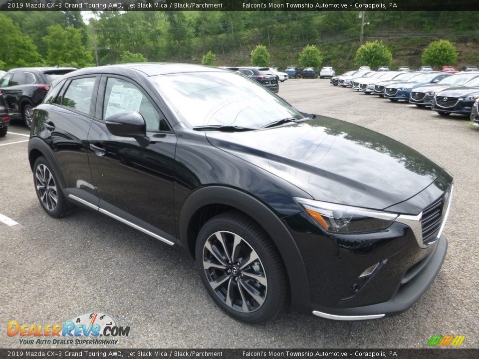 Front 3/4 View of 2019 Mazda CX-3 Grand Touring AWD Photo #3