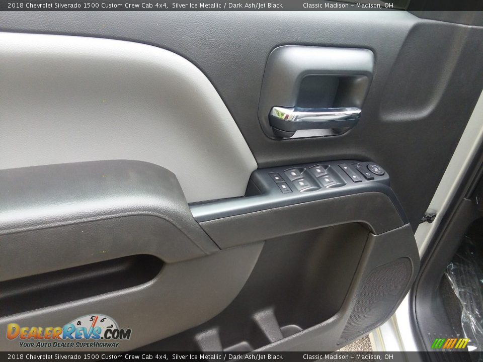 2018 Chevrolet Silverado 1500 Custom Crew Cab 4x4 Silver Ice Metallic / Dark Ash/Jet Black Photo #3
