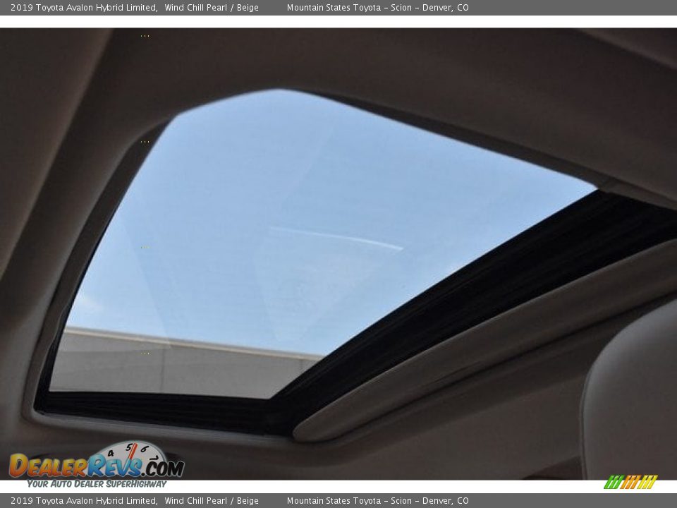 2019 Toyota Avalon Hybrid Limited Wind Chill Pearl / Beige Photo #9