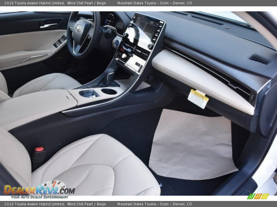 Dashboard of 2019 Toyota Avalon Hybrid Limited Photo #11