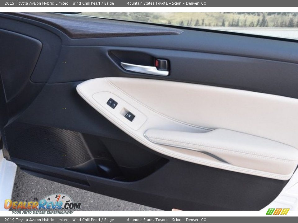 Door Panel of 2019 Toyota Avalon Hybrid Limited Photo #22