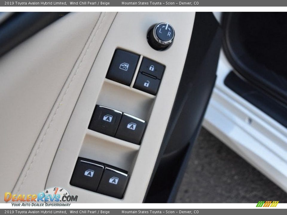 Controls of 2019 Toyota Avalon Hybrid Limited Photo #24