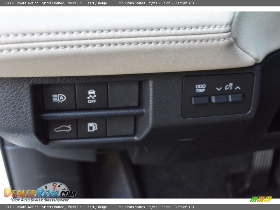 Controls of 2019 Toyota Avalon Hybrid Limited Photo #25