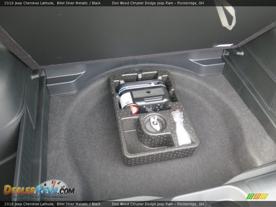 2019 Jeep Cherokee Latitude Billet Silver Metallic / Black Photo #27