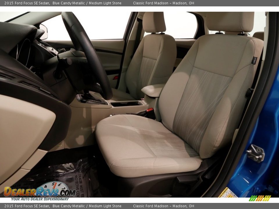 2015 Ford Focus SE Sedan Blue Candy Metallic / Medium Light Stone Photo #5