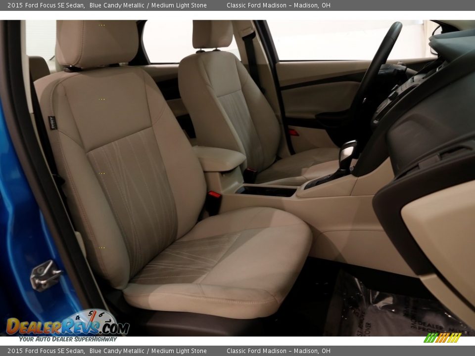 2015 Ford Focus SE Sedan Blue Candy Metallic / Medium Light Stone Photo #12