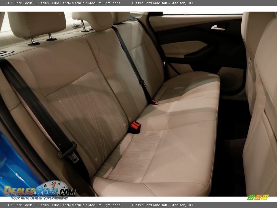 2015 Ford Focus SE Sedan Blue Candy Metallic / Medium Light Stone Photo #13