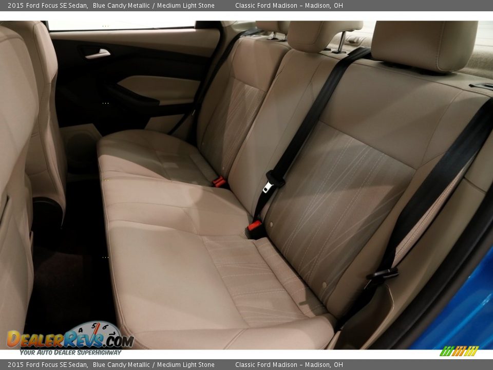 2015 Ford Focus SE Sedan Blue Candy Metallic / Medium Light Stone Photo #14