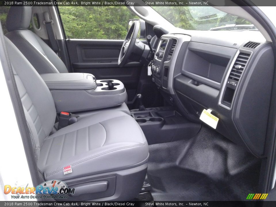 2018 Ram 2500 Tradesman Crew Cab 4x4 Bright White / Black/Diesel Gray Photo #16