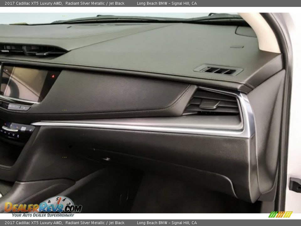 2017 Cadillac XT5 Luxury AWD Radiant Silver Metallic / Jet Black Photo #24