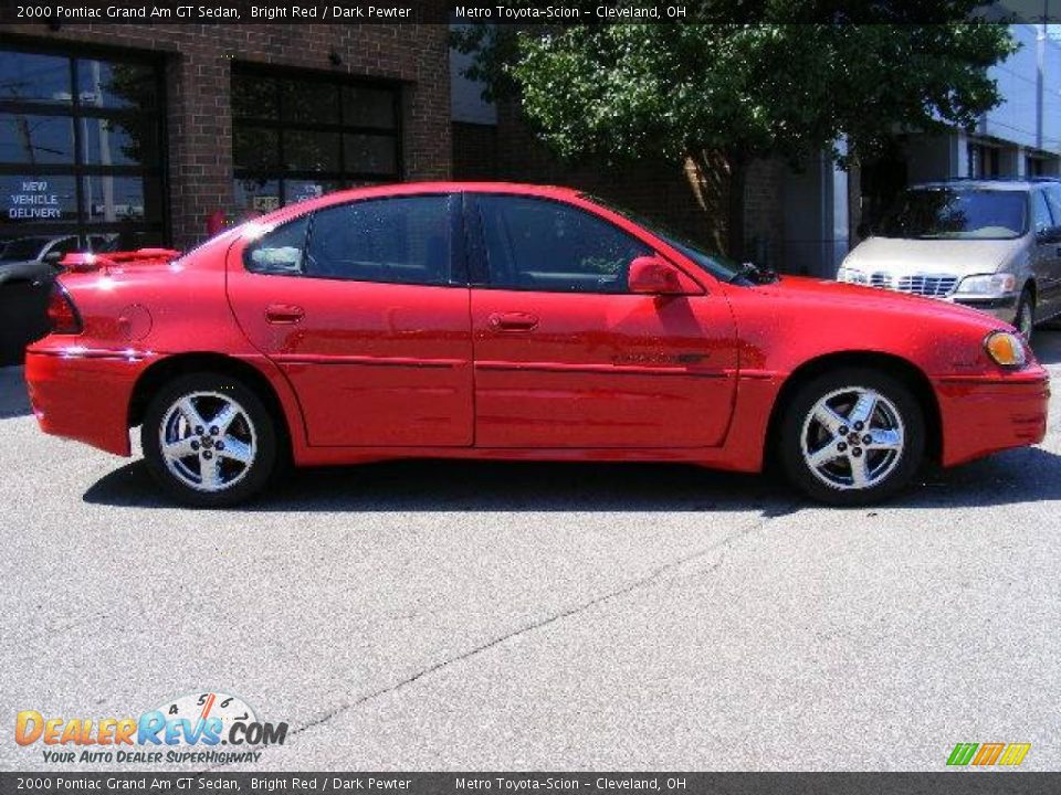 2000 Pontiac Grand Am GT Sedan Bright Red / Dark Pewter Photo #2