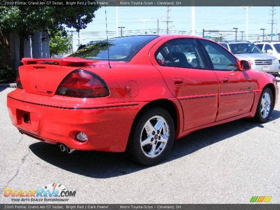 2000 Pontiac Grand Am GT Sedan Bright Red / Dark Pewter Photo #3