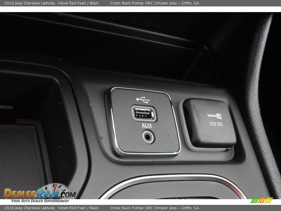 2019 Jeep Cherokee Latitude Velvet Red Pearl / Black Photo #7