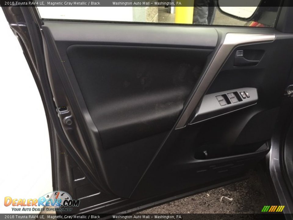 2018 Toyota RAV4 LE Magnetic Gray Metallic / Black Photo #7