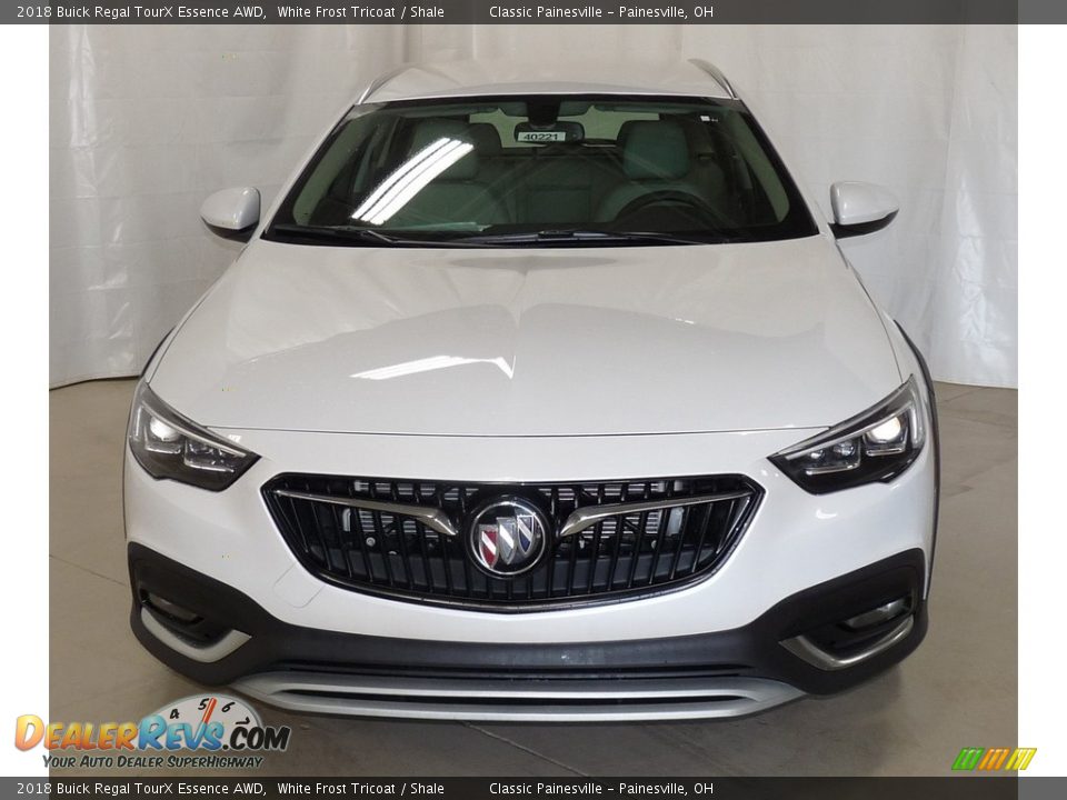 2018 Buick Regal TourX Essence AWD White Frost Tricoat / Shale Photo #4