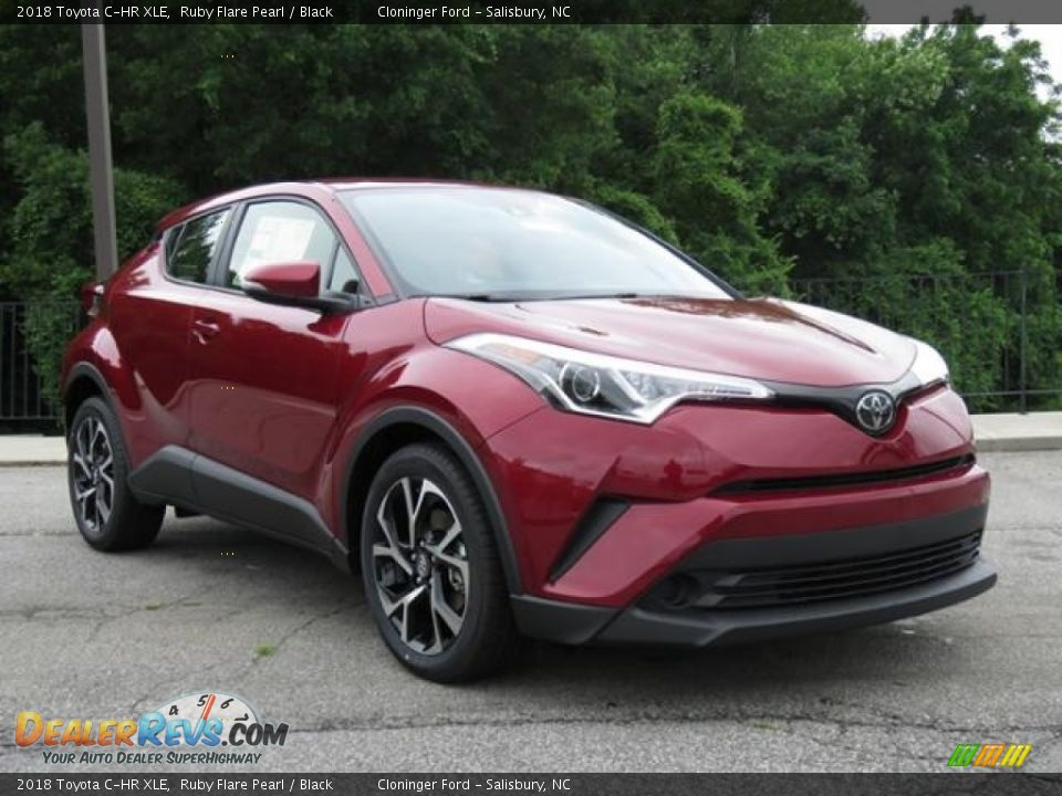 Front 3/4 View of 2018 Toyota C-HR XLE Photo #1