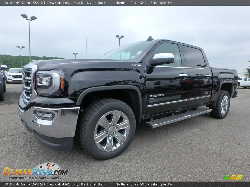 Front 3/4 View of 2018 GMC Sierra 1500 SLT Crew Cab 4WD Photo #1