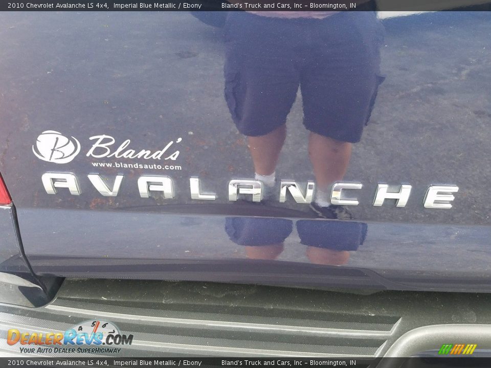 2010 Chevrolet Avalanche LS 4x4 Imperial Blue Metallic / Ebony Photo #5