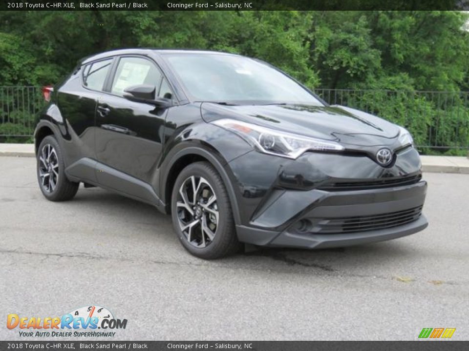Front 3/4 View of 2018 Toyota C-HR XLE Photo #1