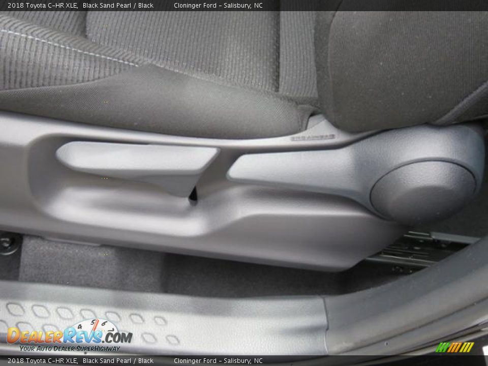 Controls of 2018 Toyota C-HR XLE Photo #9