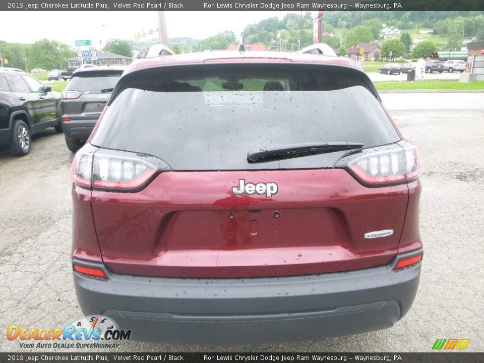 2019 Jeep Cherokee Latitude Plus Velvet Red Pearl / Black Photo #4
