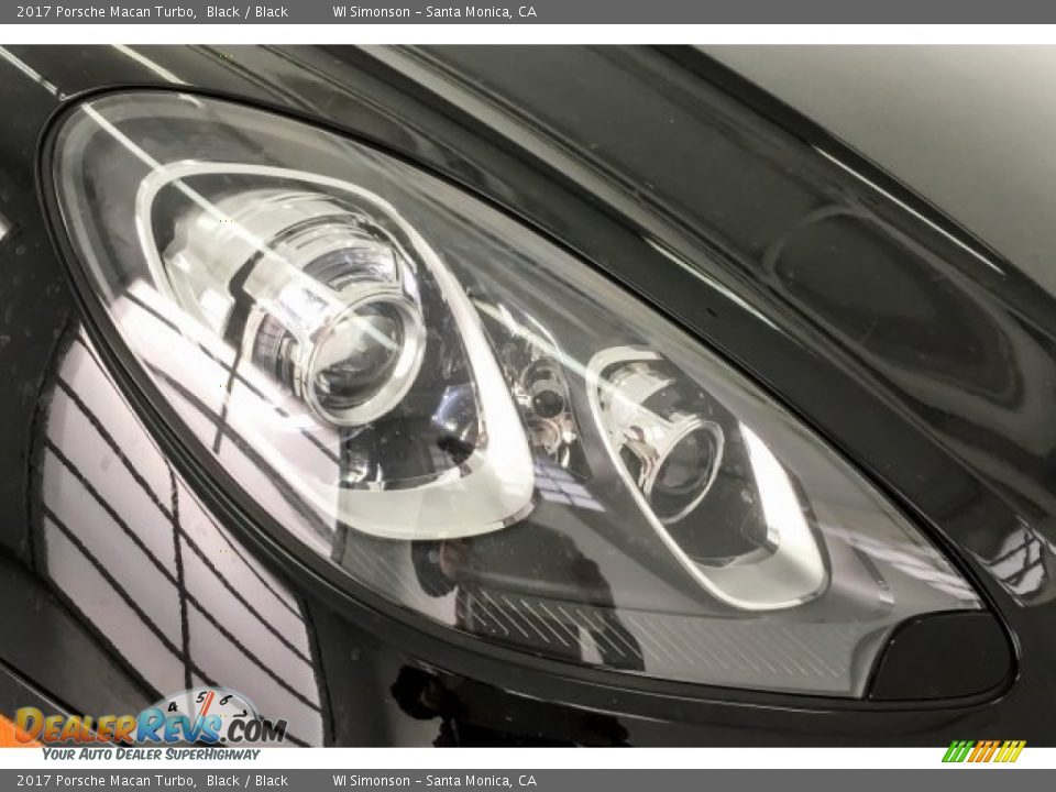 2017 Porsche Macan Turbo Black / Black Photo #32